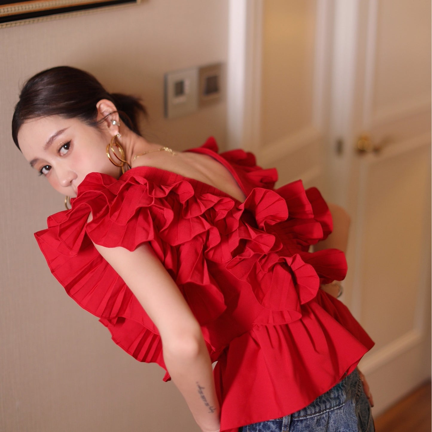 Korean Celebrity Summer Ruffle Blouse V-neck French Chic sleeveless shirt, Red pressed ruffles top