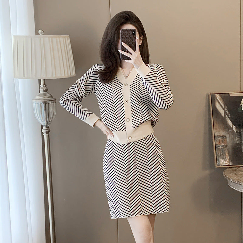 Paris Style Casual Suit, Cardigan & Skirt Two-Piece Set, Ivory & Navy Herringbone Pattern Knit Outfit F/W