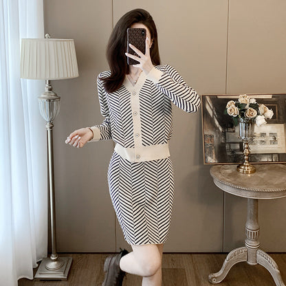 Paris Style Casual Suit, Cardigan & Skirt Two-Piece Set, Ivory & Navy Herringbone Pattern Knit Outfit F/W